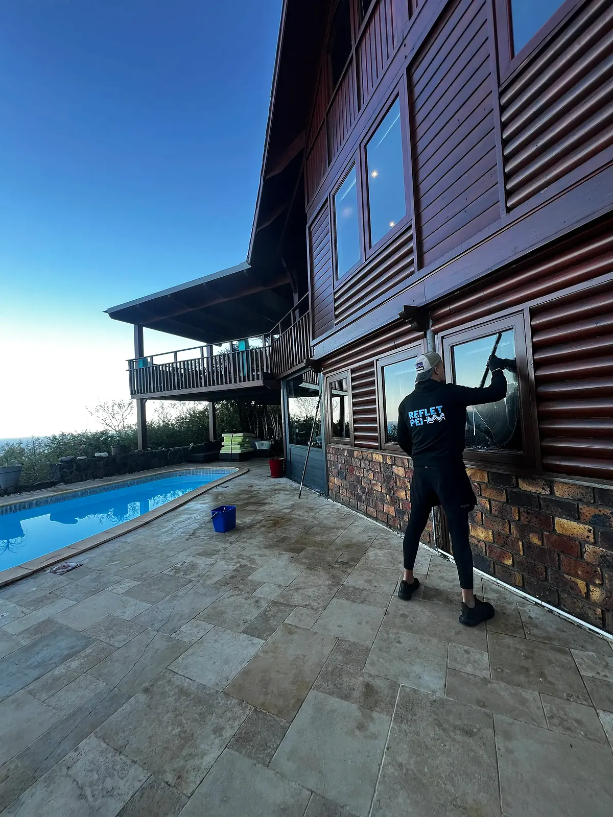 Villa aux grandes baies vitrées à Saint-Pierre — Reflet Péi
