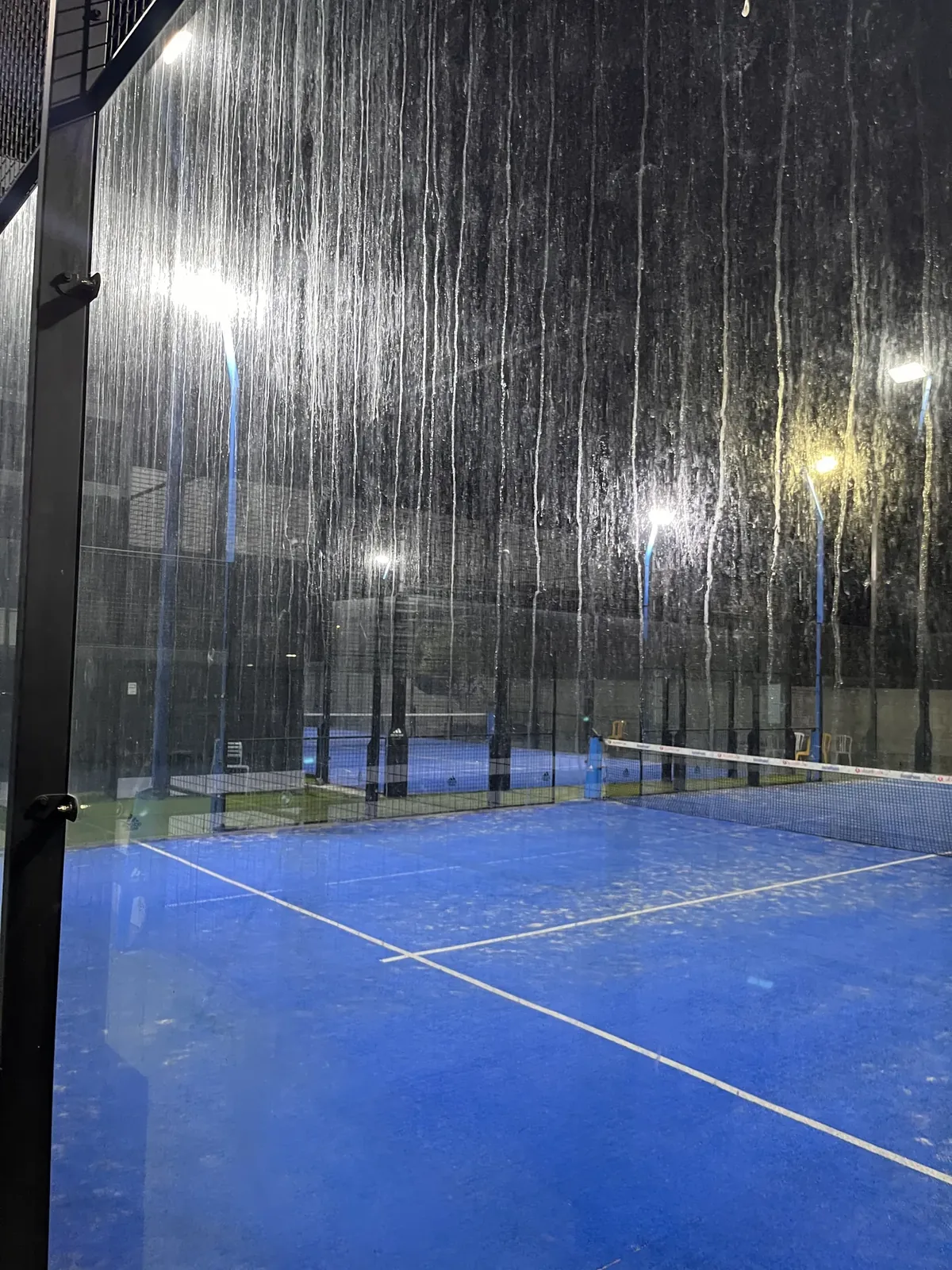 Terrain de padel — parois vitrées