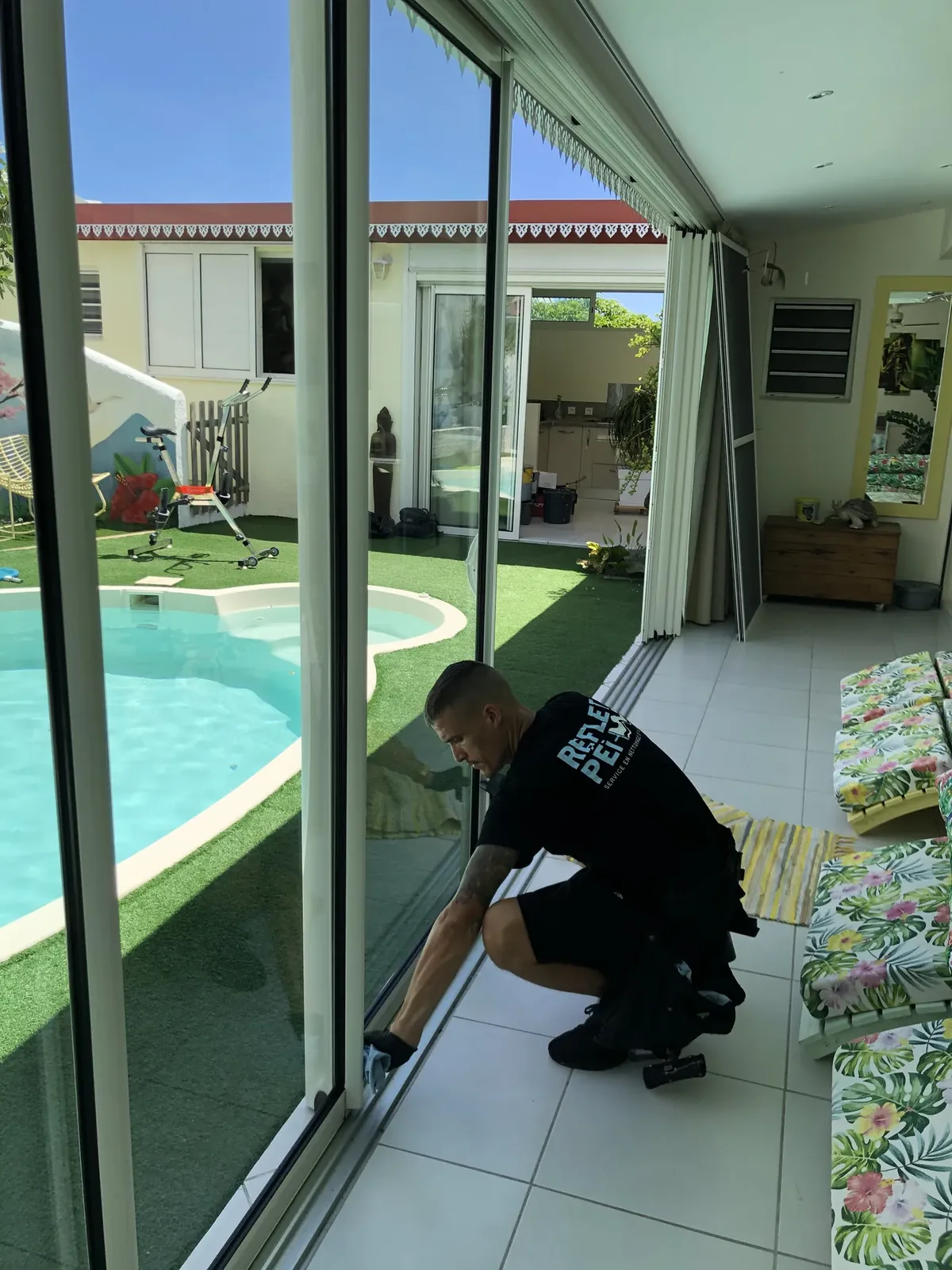 Villa avec piscine — baies vitrées reprises